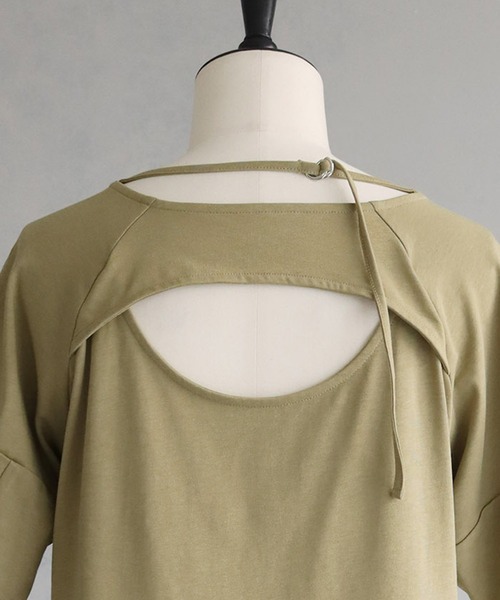 cheriella(シェリエラ)の「【cheriella】バックスリットデザインTシャツ BACK SLIT DESIGN T-SHIRT(Tシャツ/カットソー・レディース・ライトカーキ/ブラック/オフホワイト/ブルー・M)」の21枚目の写真