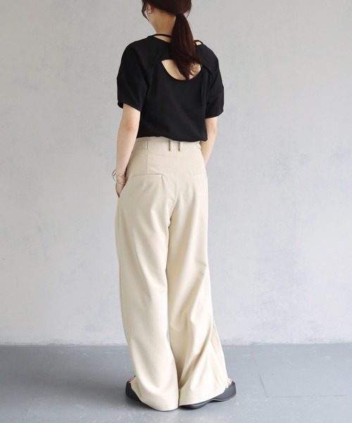 cheriella(シェリエラ)の「【cheriella】バックスリットデザインTシャツ BACK SLIT DESIGN T-SHIRT(Tシャツ/カットソー・レディース・ライトカーキ/ブラック/オフホワイト/ブルー・M)」の9枚目の写真