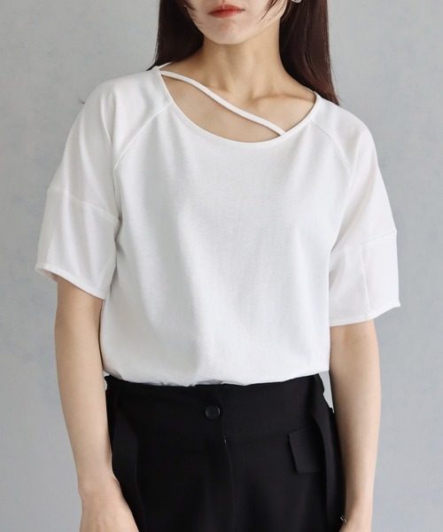 cheriella(シェリエラ)の「【cheriella】バックスリットデザインTシャツ BACK SLIT DESIGN T-SHIRT(Tシャツ/カットソー・レディース・ライトカーキ/ブラック/オフホワイト/ブルー・M)」の17枚目の写真