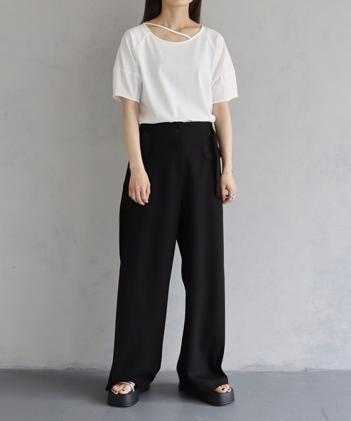 cheriella(シェリエラ)の「【cheriella】バックスリットデザインTシャツ BACK SLIT DESIGN T-SHIRT(Tシャツ/カットソー・レディース・ライトカーキ/ブラック/オフホワイト/ブルー・M)」の14枚目の写真