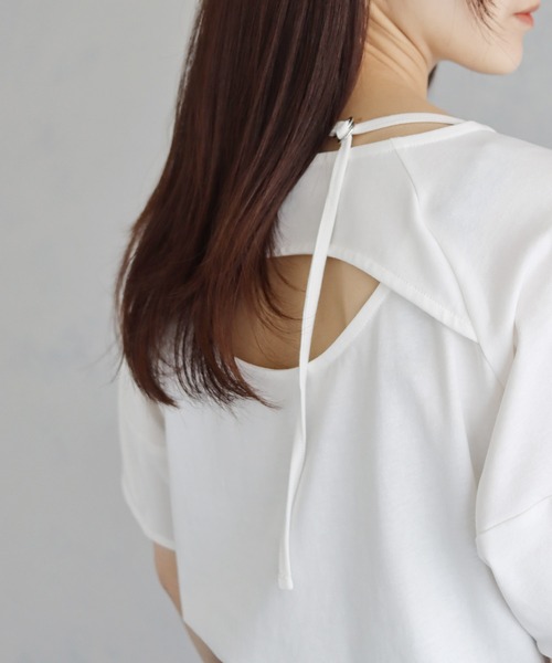 cheriella(シェリエラ)の「【cheriella】バックスリットデザインTシャツ BACK SLIT DESIGN T-SHIRT(Tシャツ/カットソー・レディース・ライトカーキ/ブラック/オフホワイト/ブルー・M)」の15枚目の写真