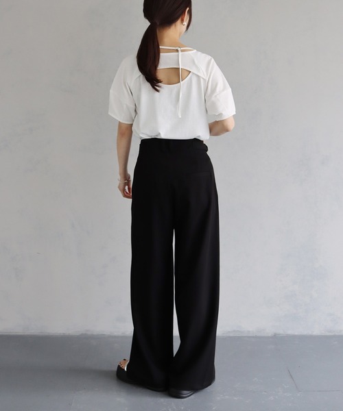 cheriella(シェリエラ)の「【cheriella】バックスリットデザインTシャツ BACK SLIT DESIGN T-SHIRT(Tシャツ/カットソー・レディース・ライトカーキ/ブラック/オフホワイト/ブルー・M)」の11枚目の写真