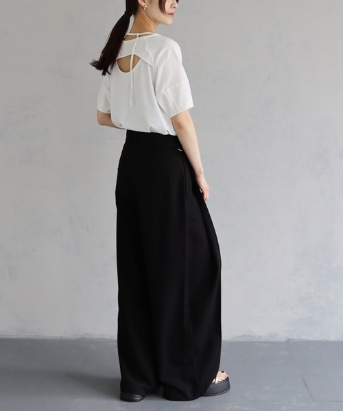 cheriella(シェリエラ)の「【cheriella】バックスリットデザインTシャツ BACK SLIT DESIGN T-SHIRT(Tシャツ/カットソー・レディース・ライトカーキ/ブラック/オフホワイト/ブルー・M)」の12枚目の写真