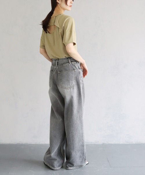 cheriella(シェリエラ)の「【cheriella】バックスリットデザインTシャツ BACK SLIT DESIGN T-SHIRT(Tシャツ/カットソー・レディース・ライトカーキ/ブラック/オフホワイト/ブルー・M)」の6枚目の写真