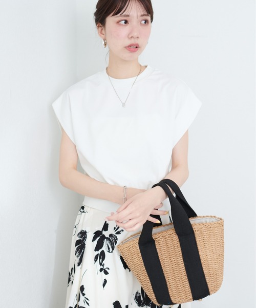 natural couture（ナチュラルクチュール）の「【WEB限定】きれいめポンチフレンチスリーブTOPS（タンクトップ・レディース・ライトグレー/ピンク/オフホワイト/ブラック/グレイッシュベージュ/サックスブルー・FREE）」の8枚目の写真