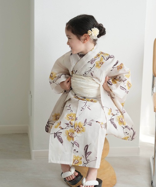 utatane(ウタタネ)の「キッズ浴衣3点セット ひよこ商店 うす亜麻色にイエローの花(浴衣・キッズ・ベージュ・130cm/120cm/110cm/100cm)」の10枚目の写真