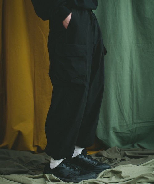 Universal Style Wear（ユニバーサルスタイルウェア）の「Universal Style Wear Tec ユーティリティー パンツ（カーゴパンツ・メンズ・ブラック/スモーキーグリーン系・MEDIUM/LARGE/X-LARGE）」の2枚目の写真