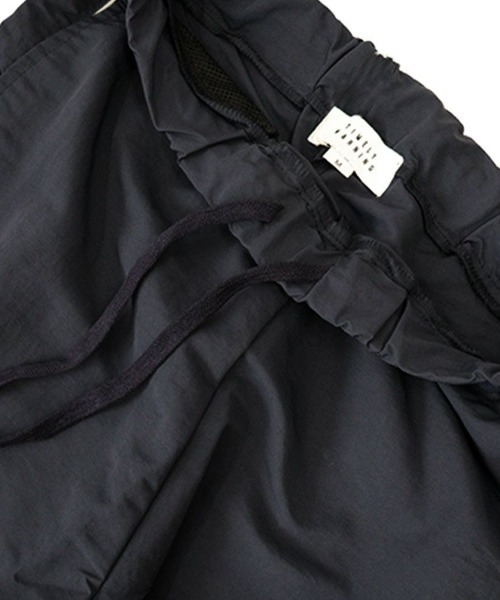 STYLISE(スタイライズ)の「【TIMELY WARNING】NYLON LINE TRAINING PANTS(その他パンツ・メンズ・ベージュ/ブラック/ネイビー・L/M)」の9枚目の写真