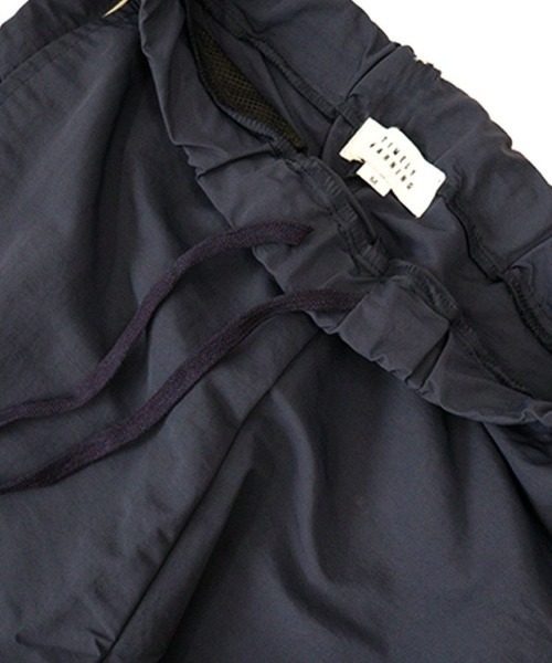STYLISE(スタイライズ)の「【TIMELY WARNING】NYLON LINE TRAINING PANTS(その他パンツ・メンズ・ベージュ/ブラック/ネイビー・L/M)」の17枚目の写真