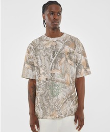 Guess（ゲス）の「GUESS Originals x RealTree Tee リアルツリー 半袖 Tシャツ（Tシャツ/カットソー・メンズ）」