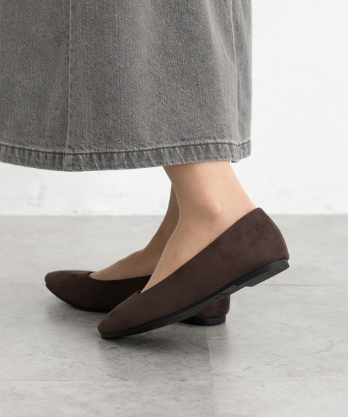 Honeys（ハニーズ）の「【はっ水】やわラク撥水ポインテッドパンプス（パンプス・レディース・シルバー/ブラック/ブラック系/チャコール/レッド/レオパード/ベージュ・22.5/23.0/23.5/24.0/24.5/25.0）」の13枚目の写真