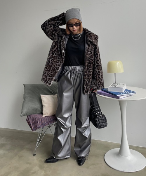 SHAGGIE（シャギー）の「レザールーズジョガーパンツ（その他パンツ・レディース・グレー/ブラック・FREE）」の5枚目の写真