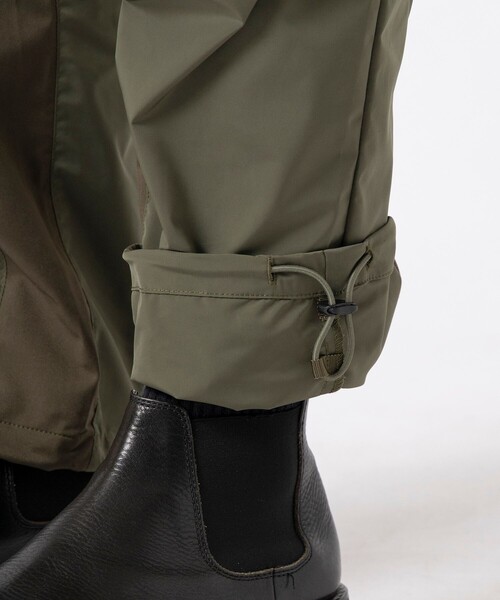 WHITE MOUNTAINEERING（ホワイトマウンテニアリング）の「【White Mountaineering / ホワイトマウンテニアリング】×NEXUSⅦ LUGGAGE PANTS（カーゴパンツ・メンズ・ブラック/カーキ・1/2）」の3枚目の写真