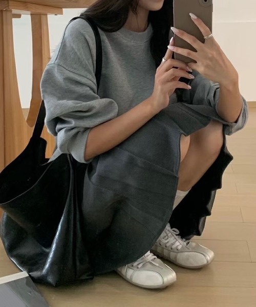leune(ルネ)の「バックレースリボンスウェット(スウェット・レディース・ネイビー/グレー・FREE)」の6枚目の写真