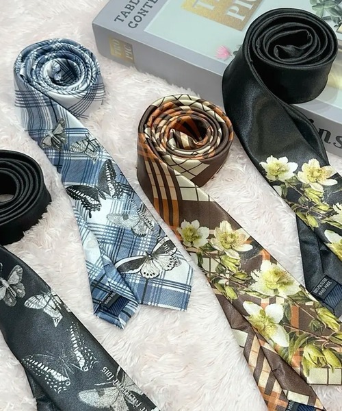 SPINNS(スピンズ)の「フラワーデザイン ネクタイ(ネクタイ・レディース・ブラック/ブラウン系その他・ONESIZE)」の7枚目の写真