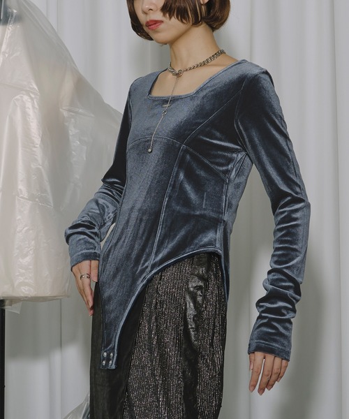 Ezick（エジック）の「Corset  line ベロアボディスーツ（Tシャツ/カットソー・レディース・ブラウン/ネイビー/ブラック・FREE）」の7枚目の写真