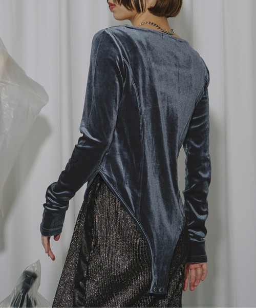 Ezick（エジック）の「Corset  line ベロアボディスーツ（Tシャツ/カットソー・レディース・ブラウン/ネイビー/ブラック・FREE）」の8枚目の写真