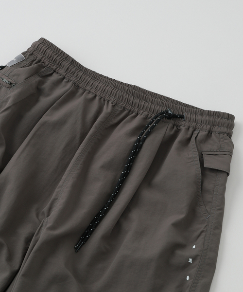 JOURNAL STANDARD(ジャーナルスタンダード)の「迷迭香 / マンネンロウ NYLON HW HARVEST TROUSER(その他パンツ・メンズ・グレー/ブラック・2/3)」の4枚目の写真