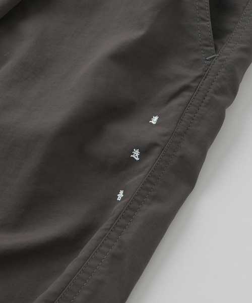 JOURNAL STANDARD(ジャーナルスタンダード)の「迷迭香 / マンネンロウ NYLON HW HARVEST TROUSER(その他パンツ・メンズ・グレー/ブラック・2/3)」の6枚目の写真