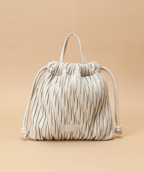 Samantha Thavasa(サマンサタバサ)の「プリーツ巾着バッグ(ハンドバッグ・レディース・ブラック/ダークグリーン/オフホワイト/ワインレッド/ピンクベージュ・FREE)」の2枚目の写真