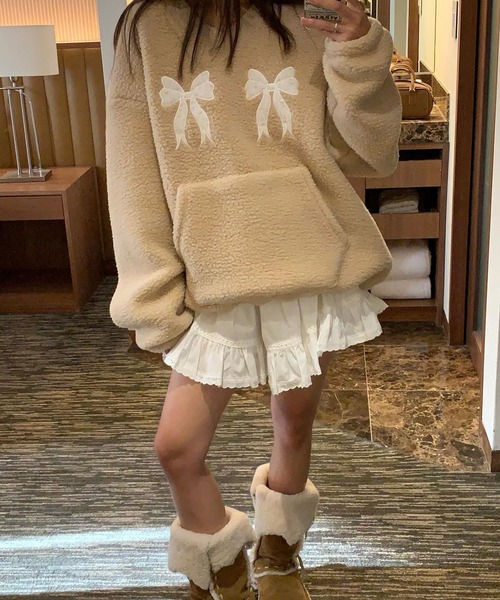 LYEON(リヨン)の「リボン刺繍ボアプルオーバー/カンガルーポケットVネックボアトップス(その他トップス・レディース・ベージュ/ピンク/ブラック/オフホワイト・FREE)」の10枚目の写真