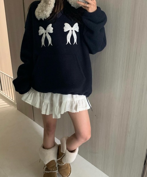 LYEON(リヨン)の「リボン刺繍ボアプルオーバー/カンガルーポケットVネックボアトップス(その他トップス・レディース・ベージュ/ピンク/ブラック/オフホワイト・FREE)」の16枚目の写真