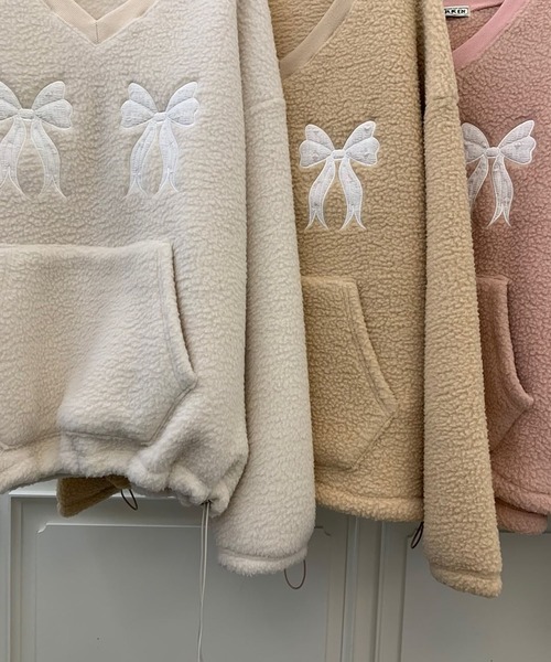 リボン刺繍ボアプルオーバー/カンガルーポケットVネックボア