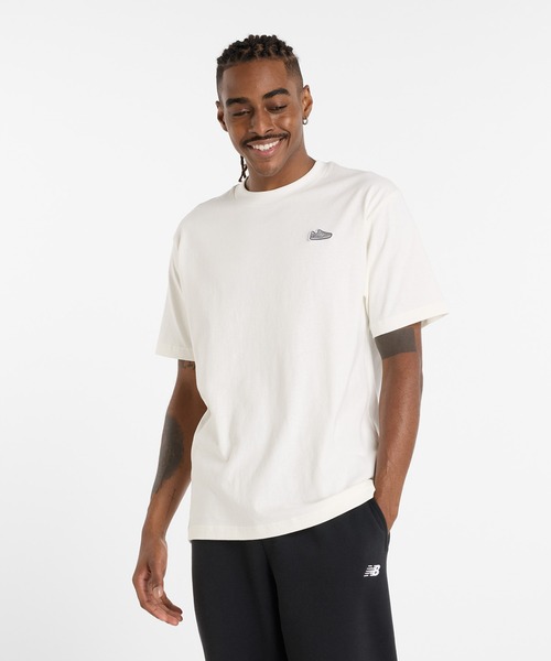 NEW BALANCE(ニューバランス)の「Athletics 574 Grey Day ショートスリーブTシャツ(Tシャツ/カットソー・メンズ・オフホワイト/パープル/ネイビー・XX-LARGE/X-LARGE/LARGE/MEDIUM/SMALL)」の1枚目の写真