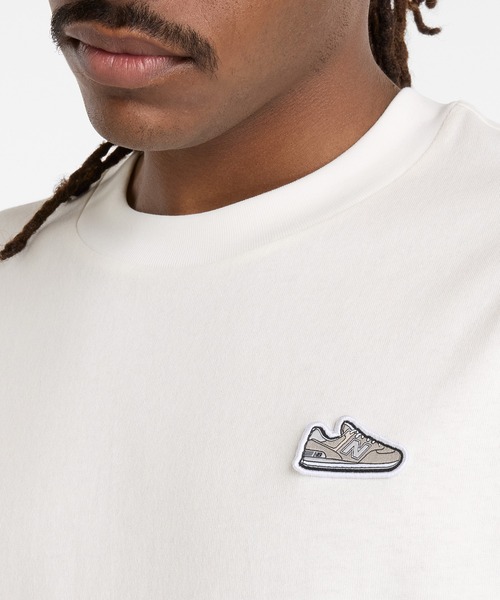 NEW BALANCE(ニューバランス)の「Athletics 574 Grey Day ショートスリーブTシャツ(Tシャツ/カットソー・メンズ・オフホワイト/パープル/ネイビー・XX-LARGE/X-LARGE/LARGE/MEDIUM/SMALL)」の6枚目の写真