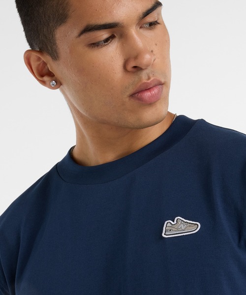 NEW BALANCE(ニューバランス)の「Athletics 574 Grey Day ショートスリーブTシャツ(Tシャツ/カットソー・メンズ・オフホワイト/パープル/ネイビー・XX-LARGE/X-LARGE/LARGE/MEDIUM/SMALL)」の11枚目の写真