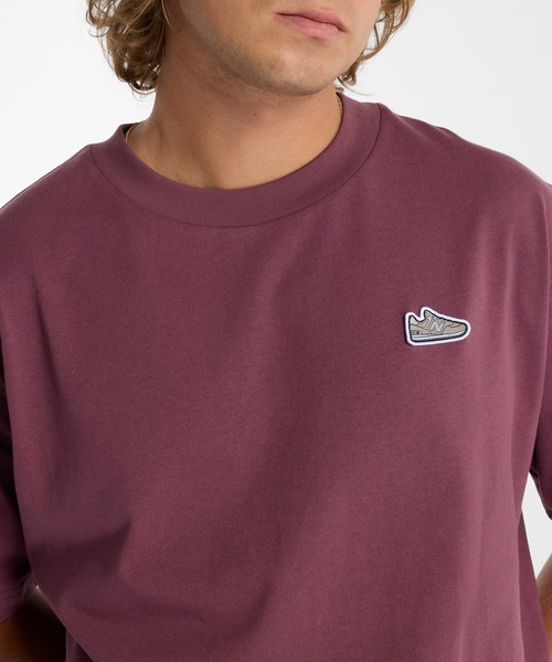 NEW BALANCE(ニューバランス)の「Athletics 574 Grey Day ショートスリーブTシャツ(Tシャツ/カットソー・メンズ・オフホワイト/パープル/ネイビー・XX-LARGE/X-LARGE/LARGE/MEDIUM/SMALL)」の16枚目の写真