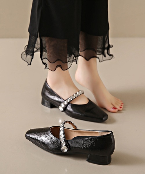 Lace Ladies(レースレディース)の「レザー調 ビジュー ストラップ付き ローヒール パンプス(パンプス・レディース・ブラック/アイボリー・22.5cm/23cm/23.5cm/24cm/24.5cm)」の6枚目の写真