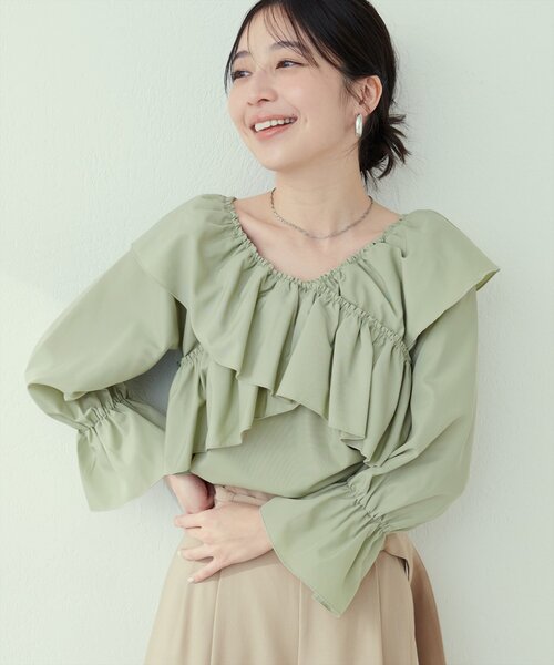 natural couture(ナチュラルクチュール)の「クロスフリルデザインブラウス(シャツ/ブラウス・レディース・オフホワイト/ブラック/ベージュ/ミント/ブルー・FREE)」の4枚目の写真