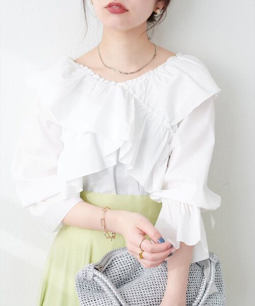 natural couture(ナチュラルクチュール)の「クロスフリルデザインブラウス(シャツ/ブラウス・レディース・オフホワイト/ブラック/ベージュ/ミント/ブルー・FREE)」の2枚目の写真
