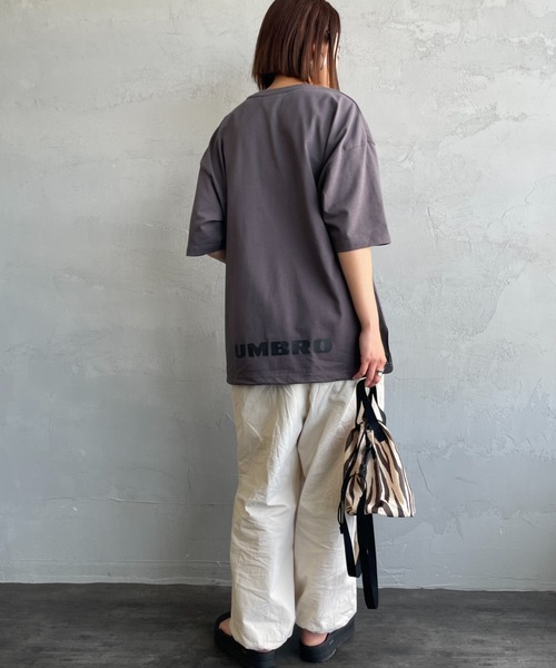 UMBRO（アンブロ）の「[UMBRO/アンブロ] 別注 ワンポイントロゴ メッシュ切替Tシャツ（Tシャツ/カットソー・レディース・ブラック/チャコール/ホワイト・M/S/XL/L）」の12枚目の写真
