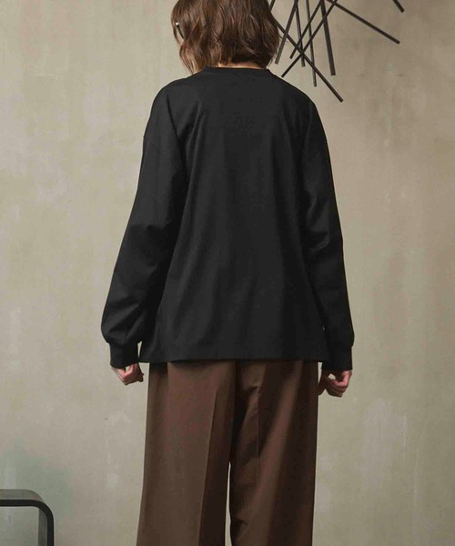 MAISON SPECIAL(メゾンスペシャル)の「《UNISEX》Prime-Over Smashing Light Punch Crew Neck Long Sleeve T-Shirt/プライムオーバースマッシングライトポンチクルーネックロングスリーブティーシャツ【MAISON SPECIAL/メゾンスペシャル】(Tシャツ/カットソー・メンズ・ブラック/グレイッシュベージュ/チャコールグレー/ホワイト/レッド・0/1/2)」の11枚目の写真