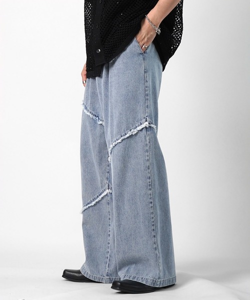 Confirm(コンファーム)の「切替フリンジ ウォッシュ加工 ワイドストレートデニムパンツ(デニムパンツ・メンズ・ブラック/サックスブルー/グレー・M/L)」の6枚目の写真