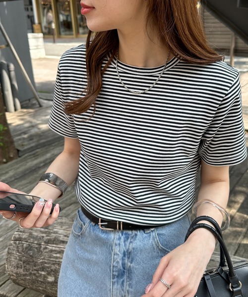 DISCOAT（ディスコート）の「コンパクトTシャツ（Tシャツ/カットソー・レディース・ベージュ/サックスブルー/ホワイト×ブラック/ブラック/オフホワイト/チャコールグレー・LARGE/MEDIUM）」の2枚目の写真