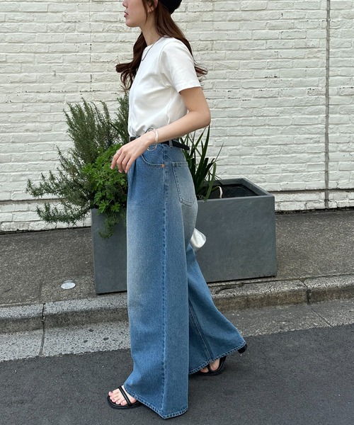 DISCOAT（ディスコート）の「コンパクトTシャツ（Tシャツ/カットソー・レディース・ベージュ/サックスブルー/ホワイト×ブラック/ブラック/オフホワイト/チャコールグレー・LARGE/MEDIUM）」の11枚目の写真