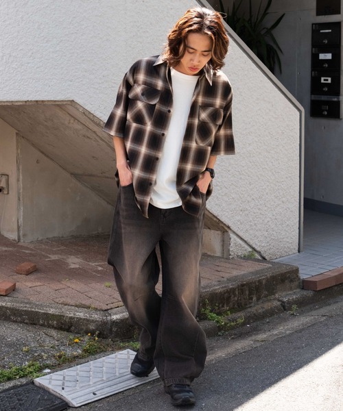 WEGO（ウィゴー）の「WEGO/イージーバレルレッグデニムパンツ（デニムパンツ・メンズ・スカイブルー/ブラック系3・SMALL/LARGE/MEDIUM）」の8枚目の写真