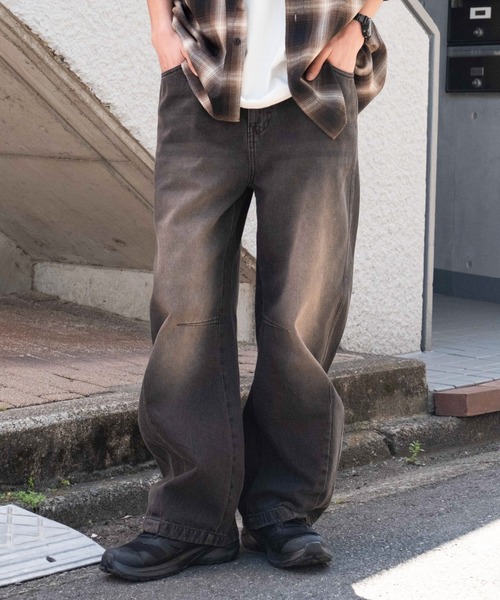 WEGO（ウィゴー）の「WEGO/イージーバレルレッグデニムパンツ（デニムパンツ・メンズ・スカイブルー/ブラック系3・SMALL/LARGE/MEDIUM）」の10枚目の写真