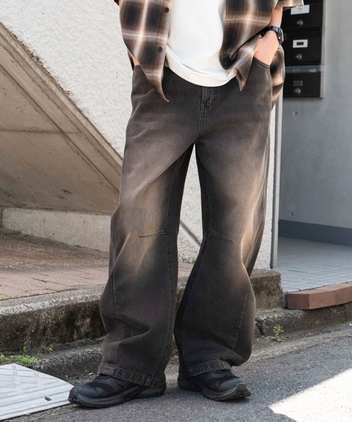 WEGO（ウィゴー）の「WEGO/イージーバレルレッグデニムパンツ（デニムパンツ・メンズ・スカイブルー/ブラック系3・SMALL/LARGE/MEDIUM）」の13枚目の写真