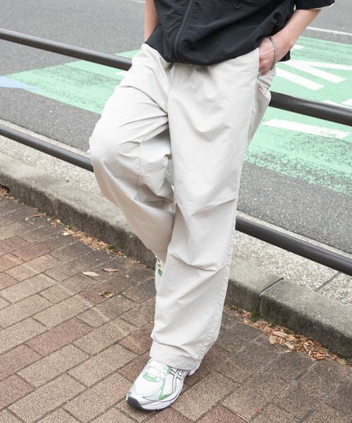 WEGO（ウィゴー）の「WEGO/ナイロンイージーパンツ（カーゴパンツ・メンズ・ブラック/カーキ/ライトグレー・LARGE/MEDIUM/SMALL）」の2枚目の写真