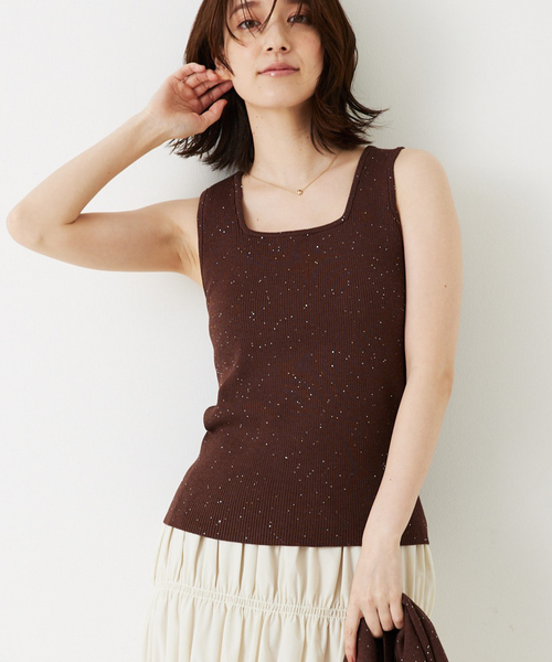 abahouse mavie（アバハウスマヴィ）の「【アンサンブル対応】スパンコールニットタンク/夏服（タンクトップ・レディース・ブラック/ブラウン/アイボリー/セージグリーン・フリー）」の4枚目の写真