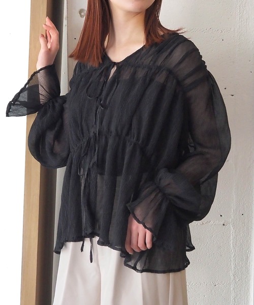 tiptop(ティップトップ)の「前リボンシャーリングブラウス(シャツ/ブラウス・レディース・ブラック系その他/アイボリー/ブラック/グレー系その他・FREE)」の3枚目の写真