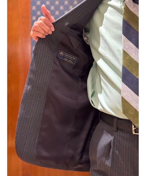 BROOKS BROTHERS(ブルックスブラザーズ)の「ミラクルクリンプウール シャドーストライプ 段返り3釦スーツ TOKYO model(セットアップ・メンズ・チャコール/ネイビー・40REG/42REG/44REG/37SHT/38SHT/40SHT/36SHT)」の16枚目の写真