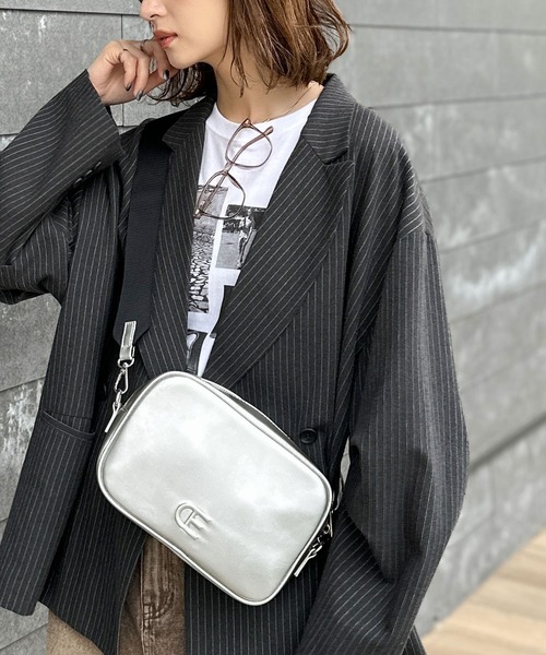 セール】気取らないのに、おしゃれ見え。エンボスショルダーバッグ