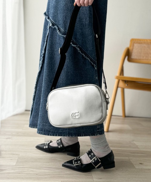セール】気取らないのに、おしゃれ見え。エンボスショルダーバッグ