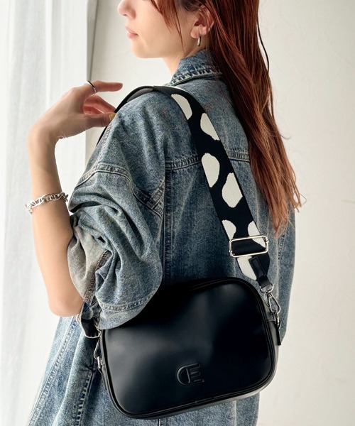 セール】気取らないのに、おしゃれ見え。エンボスショルダーバッグ