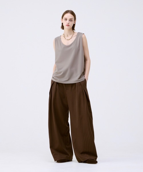 soerte(ソエルテ)の「TRICOT PIQUE SLEEVELESS PLEATS TANKTOPS / トリコットピケプリーツタンクトップ(タンクトップ・メンズ・ブラック/グレイッシュベージュ・2/3)」の6枚目の写真